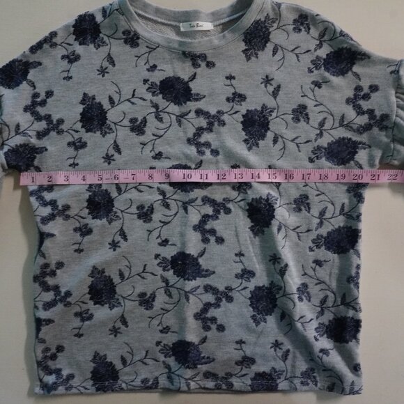 Tres Bien Embroidered Floral Blouse - Picture 4 of 8